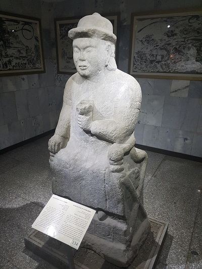 ▲몽골 국립역사박물관에 있는 13~14세기 몽골 귀족상.