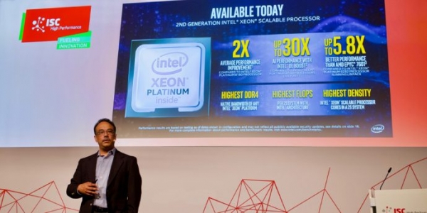 라지브 하즈라(Rajeeb Hazra) 인텔 EGG 그룹 부사장이 'ISC 2019'에서 기조연설을 하고 있다./인텔