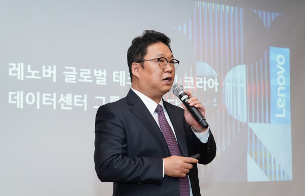 신규식 레노버글로벌테크놀로지코리아 대표가 19일 열린 기자간담회에서 회사를 소개하고 있다./레노버
