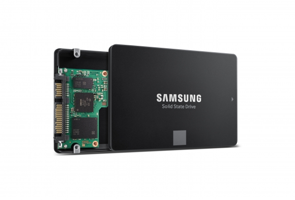 삼성전자가 6세대(1xx단) V낸드 기반 기업 PC용 SSD를 출하했다./삼성전자