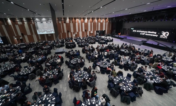 어플라이드머티어리얼즈코리아(AMK)가 지난 16일 인천 송도컨벤시아에서 창립 30주년 기념 행사를 열었다./AMK