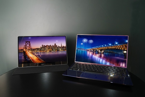 삼성디스플레이가 개발한 노트북용 90Hz OLED 패널. /사진=삼성디스플레이