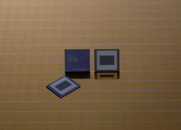 SK하이닉스가 양산하는 18GB LPDDR5 모바일 D램. /사진=SK하이닉스