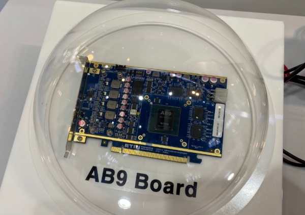 ETRI가 공개한 인공지능칩 AB9 PCIe 보드. /사진=KIPOST