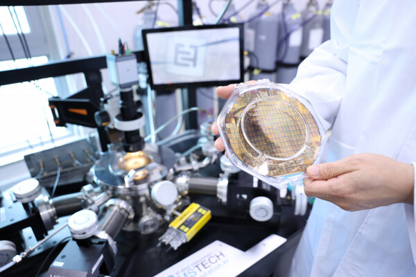 한국생산기술연구원 기능성소재부품연구그룹 정영규박사 연구팀이 개발한 반도체식 가스센서 소자. /사진=한국생산기술연구원