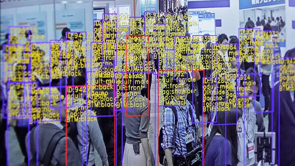 센스타임 기술로 군중의 안면을 인식하는 모습. /사진=센스타임