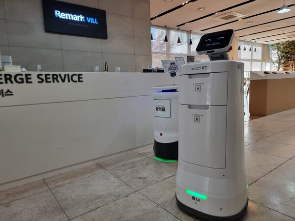 ▲기업형 임대주택 최초로 ‘리마트빌 영등포’에 운영 중인 배송로봇 모습.