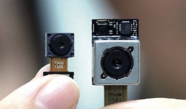 전도성 접착필름은 카메라모듈 등 부품을 서로 연결할 때 사용한다. /사진=LG이노텍