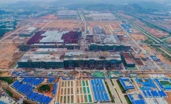 광저우에 위치한 폭스콘 LCD 공장 건설 당시 모습. /사진=폭스콘