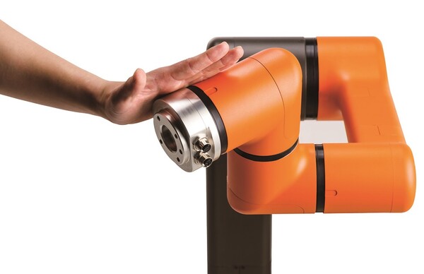 NPU는 AI 기능이 필요한 대부분의 엣지 디바이스에 탑재된다. 사진은 한화로보틱스의 협동로봇. /사진=한화로보틱스