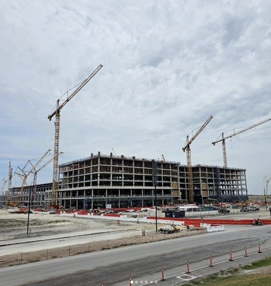 ▲삼성전자가 미국 텍사스 테일러시에 짓고 있는 파운드리 공장 모습./사진=경계현 사장 SNS