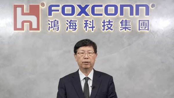 폭스콘 류양웨이 회장이 14일 열린 온라인 기자간담회에서 샤프의 미래 계획에 대해 발표하고 있다. /사진=폭스콘