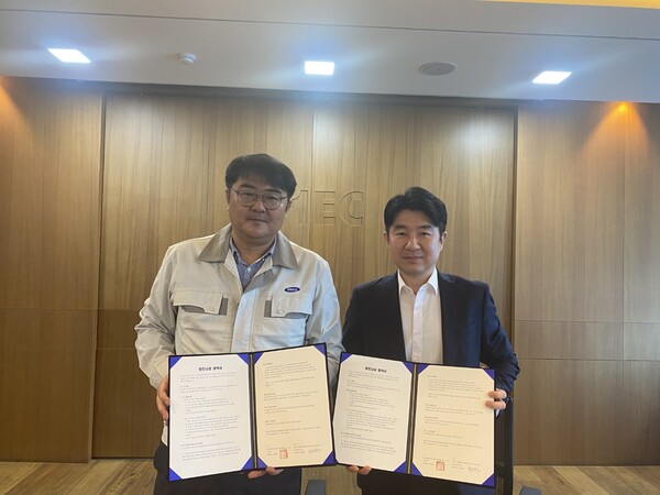 ▲좌측부터 스맥 권오혁 실장, 샌드빅코리아 박준형 대표이사.