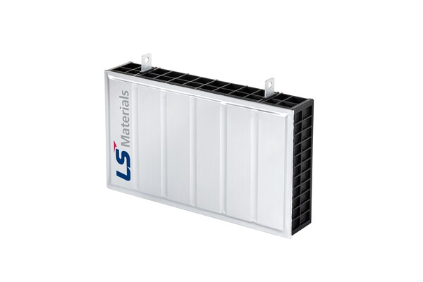 ▲LS머트리얼즈가 세계 최초로 개발한 ‘셀-모듈 일체형’ 울트라커패시터(UC) 셀듈(CellDule) 사진.