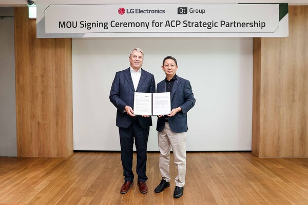 ▲Qt그룹 유하 발레리우스CEO(좌), LG전자 VS 사업본부 연구소장 이상용 전무(우).