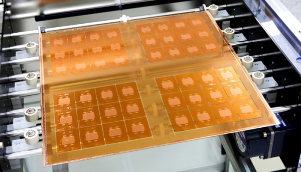 글래스 코어 기판. /사진=SKC앱솔릭스