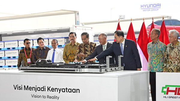 조코 위도도 인도네시아 대통령(왼쪽 다섯번째)과 정의선 회장(왼쪽 여섯번째).