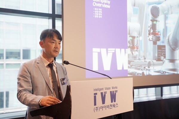 아이비젼웍스 길기재 대표가 발표하고 있다.