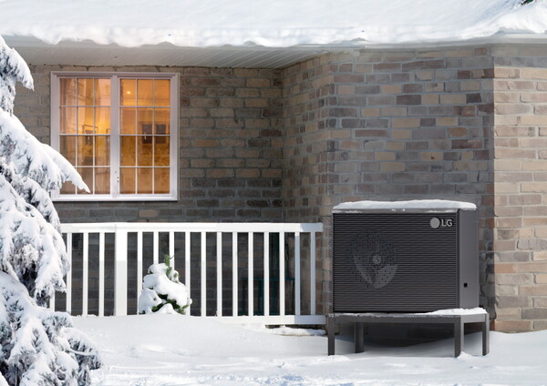 ▲LG전자 공기 열원 히트펌프 '써마브이 R290 모노블럭'.