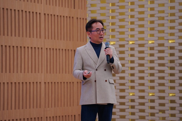 ▲삼성전기 장덕현 사장이 포항공대에서 특강을 하고 있다.