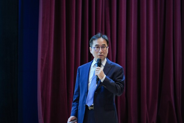 ▲삼성전기 장덕현 사장이 창립기념식에서 기념사를 하고 있다.