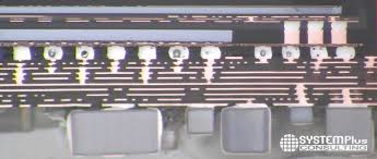 TSMC의 팬아웃(Fan-out) 웨이퍼레벨패키지(WLP) 기술 'InFo.' 가운데 층층이 쌓인 RDL에서 절연 역할을 하는 게 PID다. /사진=SYSTEMPlus