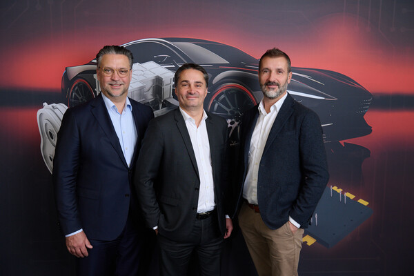 ▲사진 오른쪽부터 Nicolas GELEZ, Valeo Power Inverter Platform Director at Valeo, Christophe CHEVALIER, Power Purchasing Vice President at Valeo, Wolfram HARNACK, President at ROHM Semiconductor GmbH.