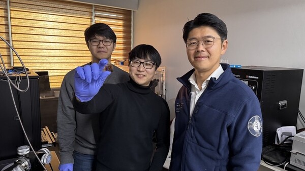 양자점 적외선 센서 개발한 KAIST 연구팀. /사진=KAIST