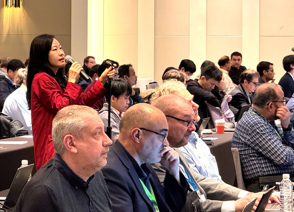 ▲LG전자 CTO부문 C&M표준연구소 김래영 책임연구원이 글로벌 이동통신 표준단체 '3GPP'의 'SA 총회'에서 발표를 하고 있다.