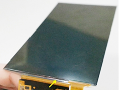 ▲DB글로벌칩의 OLED 구동칩이 탑재된 디스플레이 패널.