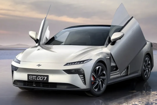 둥펑자동차의 전기 패스트백 차량 '이파이'. /사진=둥펑자동차