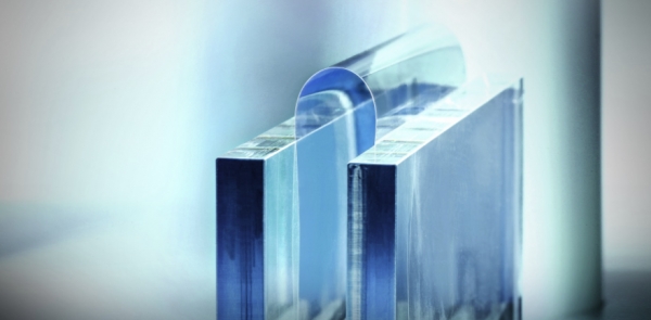 UTG가 접힌 모습. UTG 두께가 두꺼울수록 곡률반경을 크게 유지해야 한다. /사진=쇼트