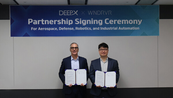 ▲왼쪽부터 제이 벨리시모(Jay Bellissimo) 윈드리버 회장, 딥엑스 김녹원 대표.