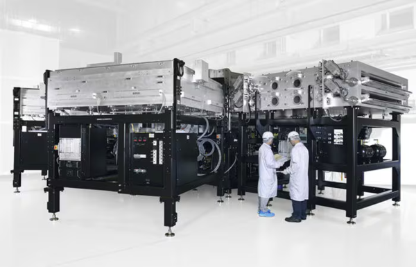 어플라이드의 8세대급 PECVD. /사진=어플라이드