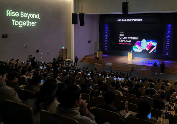 ▲삼성전자가 20일 서울 서초구 삼성전자 서울R&D캠퍼스에서 개최한 '2025 C랩 스타트업 데모데이' 행사 전경.