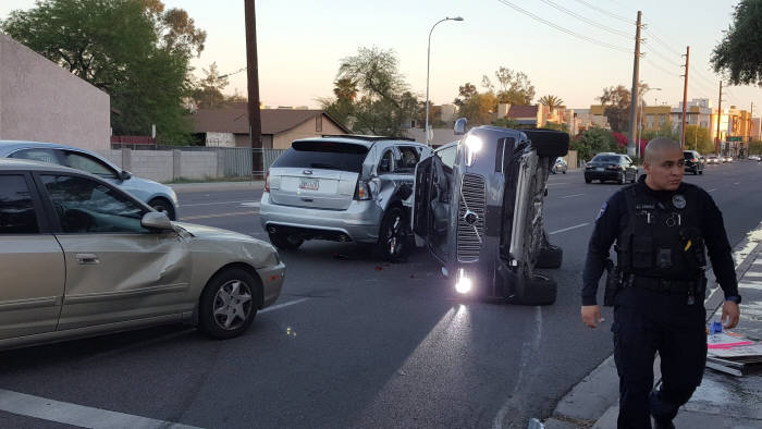 우버(Uber)의 자율주행 테스트 차량이 애리조나 주 템피(Tempe)시에서 주행 중에 사고를 냈다. (사진 출처 : 로이터)