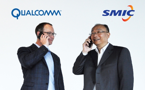 Derek Aberle, president of Qualcomm Incorporated, and Dr. Zixue Zhou, Chairman of SMIC, make a phone call using a Chinese brand Smartphone powered by a Qualcomm Snapdragon processor that has been manufactured from SMIC's 28nm process. (PRNewsFoto/Semiconductor Manufacturin