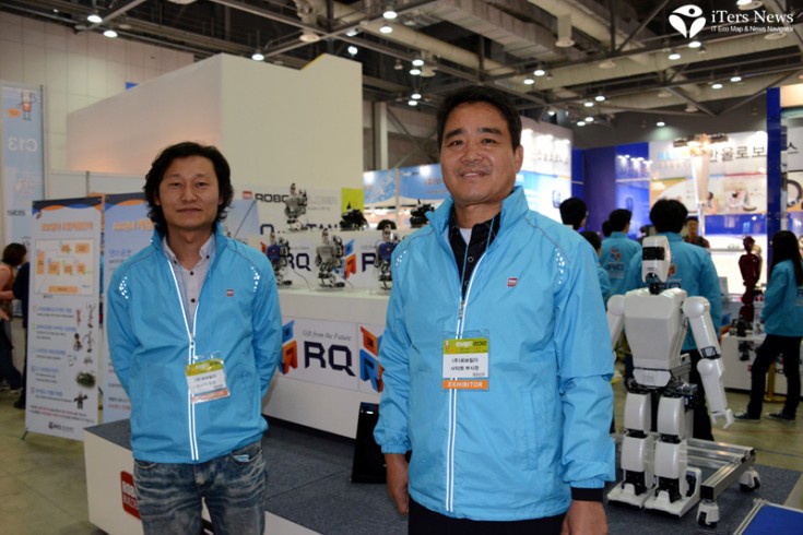 Robot World 2012_PSY GANGNAM STYLE ROBOT DANCE (3)