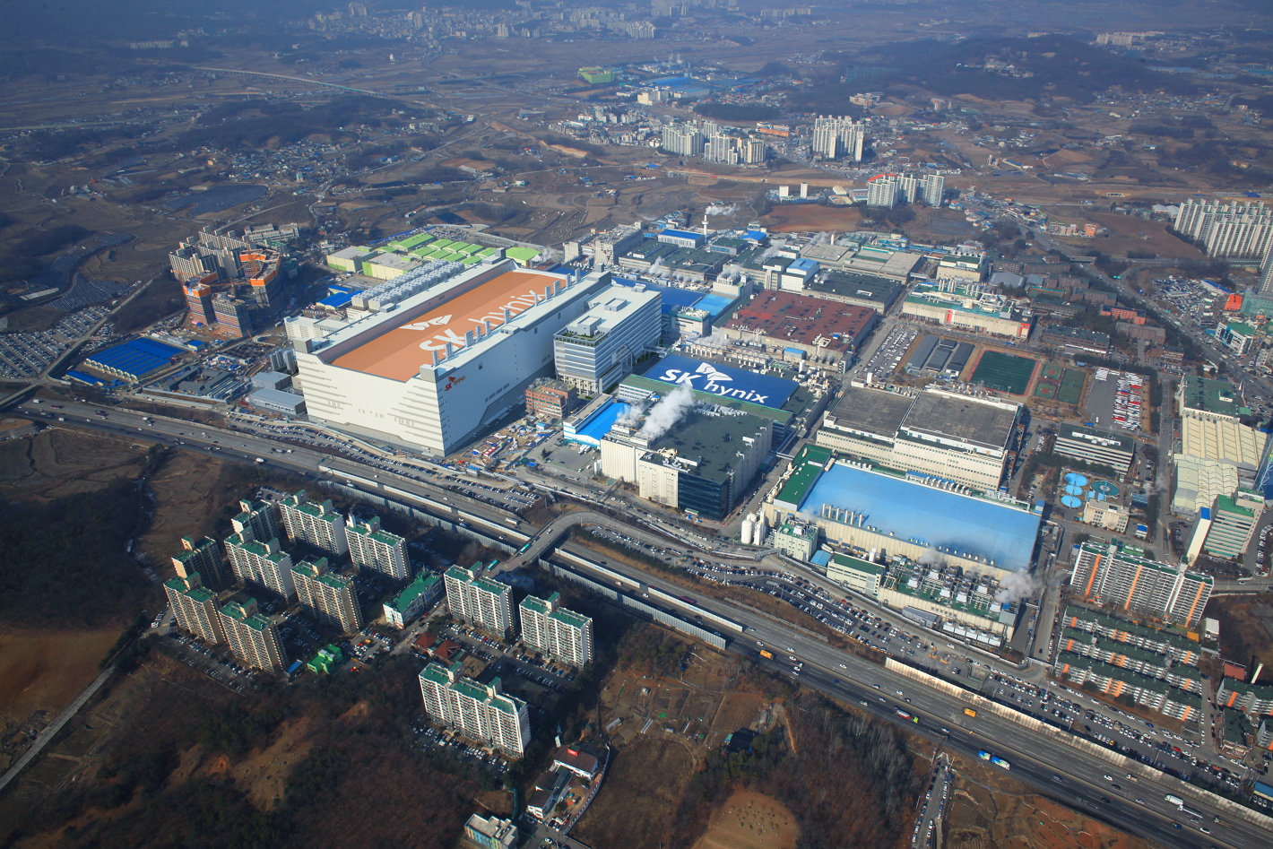 SK Hynix Icheon Campus - The aerial view of SK Hynix logo on the rooftop depicts M14 facility